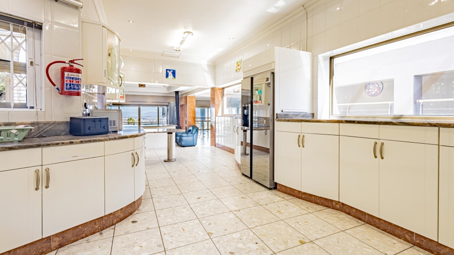 7 Bedroom Property for Sale in Plattekloof Western Cape